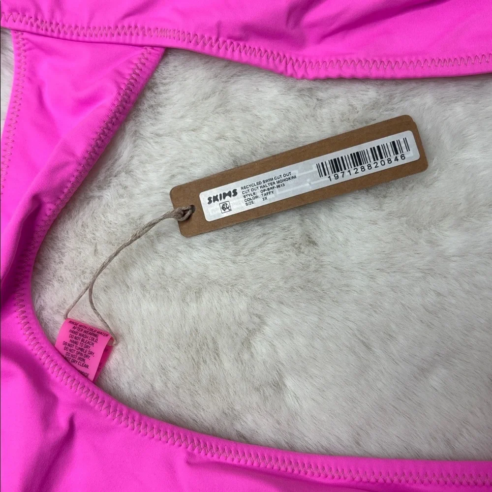NWT SKIMS HALTER MONOKINI IN Taffy SZ 2X